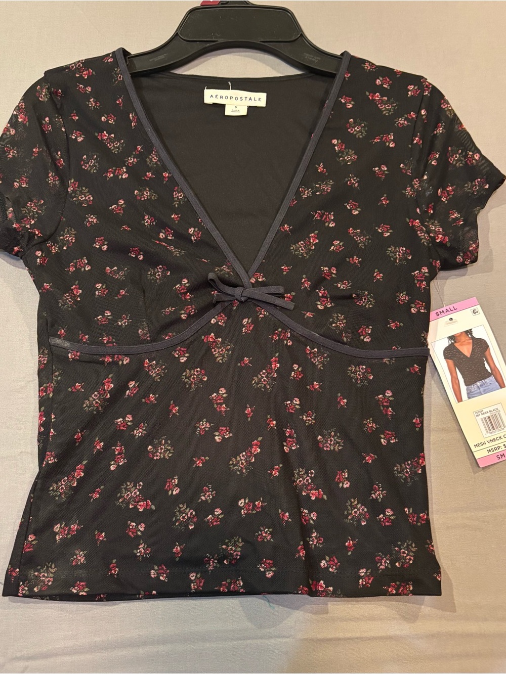 NWT Juniors Mesh Vneck Crop Top Small